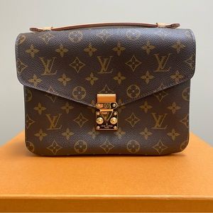Louis Vuitton Pochette Métis (Monogram Canvas)